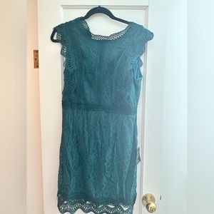 Lulus never worn emerald green dress! Size large